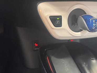 кю 7: Toyota Prius: 2017 г., 1.8 л, Вариатор, Гибрид, Хэтчбэк — 5