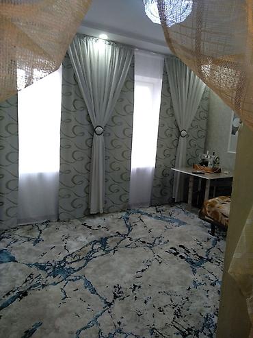 Продажа коттеджей и домов: Продаётся дом центр район площади, саманный, участок 4.8 соток, три — 3