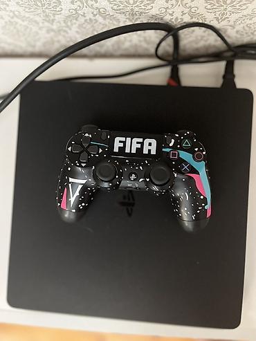 pc 4: Salam. Səliqəli işlədilmiş PlayStation 4 Slim satıram. Yaddaşı — 4