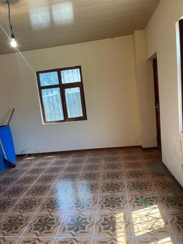 jurnalistlərin binasında ev satılır: Hökməli 4 otaqlı, 106 kv. m, Kredit yoxdur, Yeni təmirli