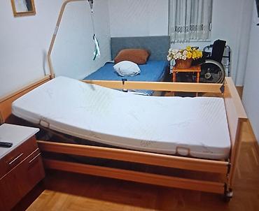 komode bele forma ideale: Kreve za nepokretne 4 motoradalinski,dušek.75.000din — 2