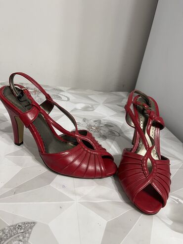 босоножки черные лаковые: Туфли 38, цвет - Красный