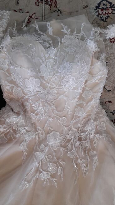 Свадебные платья: Свадебный койнок сатылат размер S ка кольцосу фатасы жок баасы 5000мин