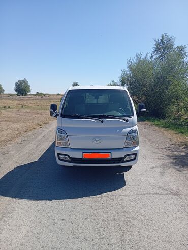 портер фургон: Жеңил жүк ташуучу унаа, Hyundai, Стандарт