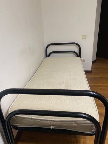 чехол на мебель: Односпальная кровать б/у с матрацем в идеальном состоянии пишите на