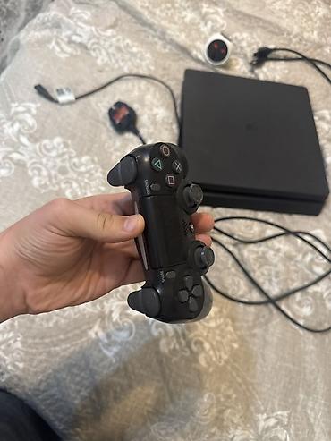 sony усилитель: Sony PlayStation 4 Slim oyun konsolu Komplekt: - PS4 Slim (qara rəng) — 1