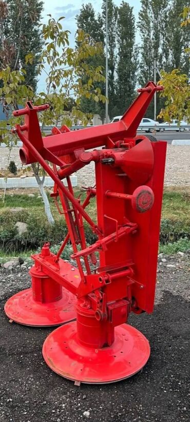 1025 traktor: Yadak ot biçen 185