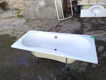 Vannalar: Akril vanna – düzbucaqlı, modern dizaynlı, mərkəzdə drenaj çıxışı və — 3