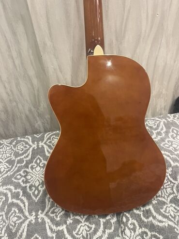 Akustik gitaralar: Klassik/akustik gitara – cutaway (yuxarı deşikli) korpuslu model — 3