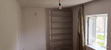 квартира берилет маёвка: 1 бөлмө, Менчик ээси, Чогуу жашоосу жок, Жарым -жартылай эмереги бар