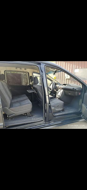 minivan: Mercedes-Benz Vaneo: 1.9 l | 2002 il Van/Minivan — 4