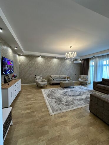 Hovuzlar: Hovuz olan həyət evi. Ərazidə istirahət üçün günəş çarpayıları, stol — 14