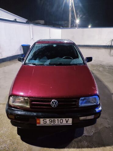 Volkswagen: Volkswagen Vento: 1995 г., 1.8 л, Механика, Газ, Седан