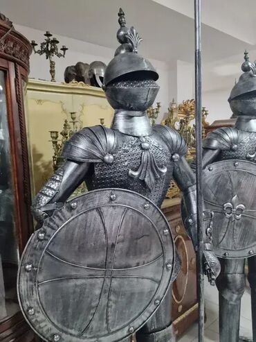 oglasi halo kragujevac namestaj: Vitez / oklop u prirodnoj veličini (visina 205 cm) ⚔️✨ Odlično