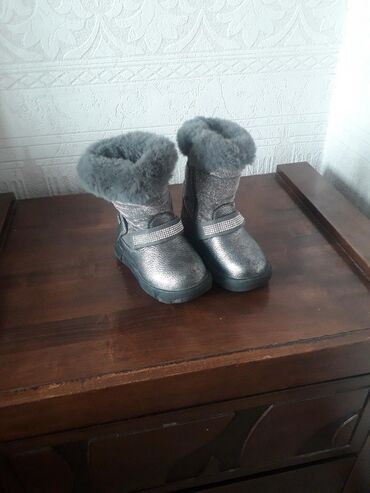 detskie igrushki na 2 goda: Меняю на 2 хозмыла сапожки теплые 23-24 размер и другую обувь (