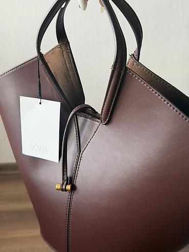 зара сумка: Сумка ZARA, модель-тоут в форме ведра. Цвет: бордово‑коричневый — 1