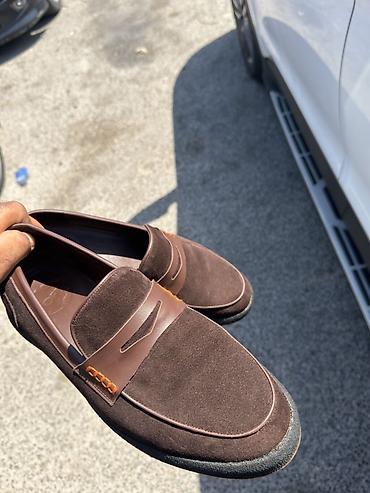 ax ayaqqabı: Kişi üçün klassik loafer ayaqqabı. Model tünd qəhvəyi zamşa görünüşlü — 2