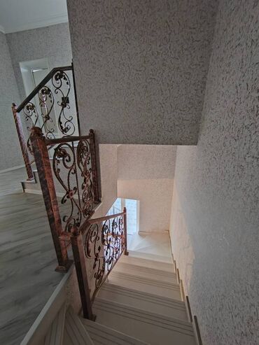 Həyət evləri və villaların satışı: Qaraçuxur qəs. 4 otaqlı, 210 kv. m, Yeni təmirli — 18