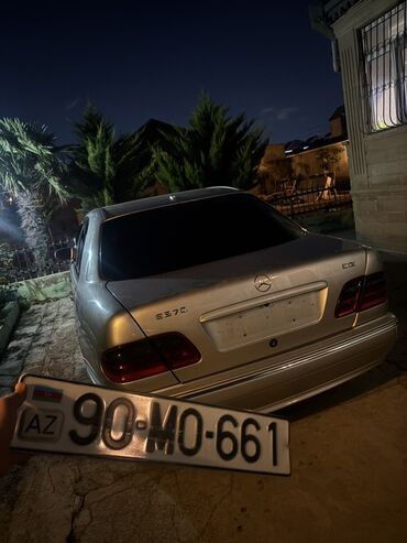 Mercedes-Benz: Mercedes-Benz E 270: 2.7 l | 2001 il Sedan — 10