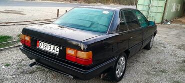 дом на кол: Audi 100: 1987 г., Седан