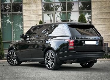 авто для охоты: Элегантный внедорожник Range Rover черного цвета, оснащенный стильными
