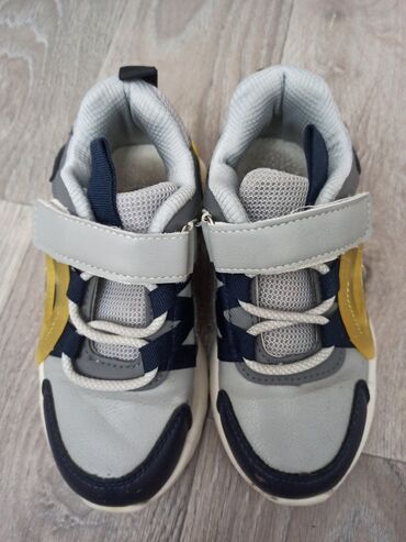 зимние мужские кроссовки: Продаются б.у кроссовки размер см на фотона обуви размер не указан