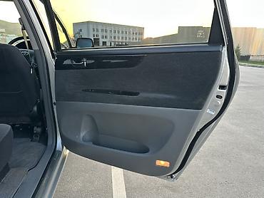 Toyota: Toyota Ipsum: 2002 г., 2.5 л, Бензин, Минивэн — 13