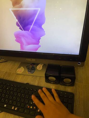 Masaüstü kompüterlər və iş stansiyaları: Продам сенсорный моноблок Asus на core i3. Память 500 гб, видеокарта — 1