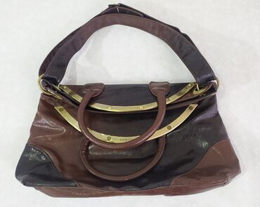женские кожаные сумки: Кожаная, прессовка, коричневая. б/у. Вместительная по объёму