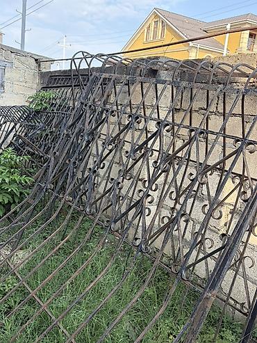 Pəncərələr: 9 eded 
Dəmir pəncərə barmaqlıqları 
Biri 110 azn endirimde olacaq — 1