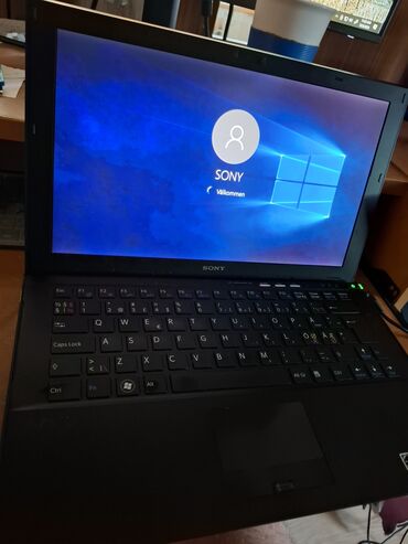 Desktop računari i radne stanice: Lenovo desktop računar u tamnosivoj boji, opremljen Intel procesorom i — 17