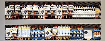Sənaye elektrik paylama və idarəetmə panellərinin yığılması və lalafo.az -da Sənaye elektrik paylama və idarəetmə panellərinin yığılması və