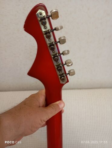 Elektro gitaralar: Elektron gitara, 6 sim, İşlənmiş, Ünvandan götürmə -da lalafo.az — 14 Elektro gitaralar: Elektron gitara, 6 sim, İşlənmiş, Ünvandan götürmə — 14