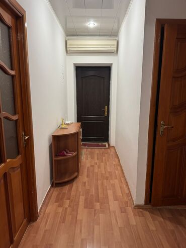 Qarajlar: 3 otaqlı, Yeni tikili, 108 kv. m