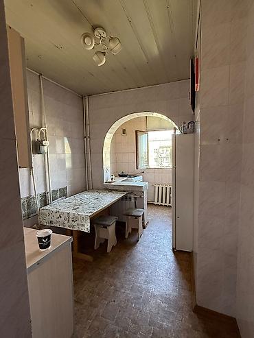 суюнбаев: 3 комнаты, 65 м², Карпинка 106 серия, 8 этаж, Старый ремонт — 6