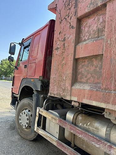 howo shacman: Самосвал HOWO (CNHTC), красный, 6x4 Описание: - Тяжёлый самосвал HOWO — 5