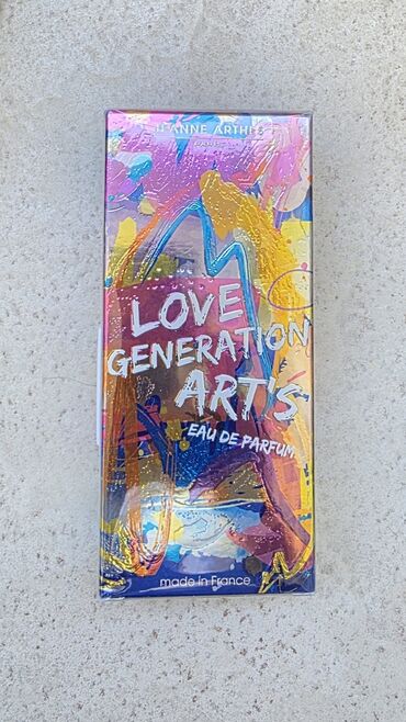 qadın cemperləri: Jeanne Arthes "Love Generation Art's". Bu ətir sitrus, ağ çiçək