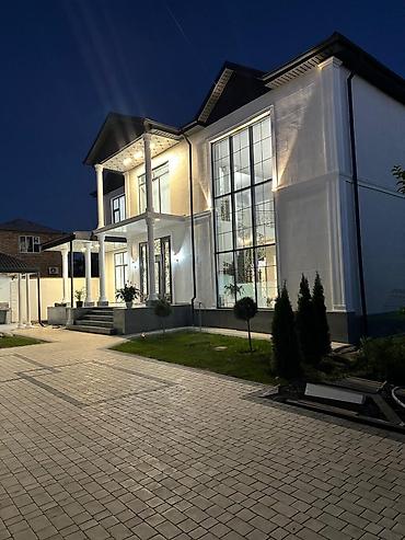 Продажа коттеджей и домов: Продаётся двухэтажный дом в классическом стиле с дизайнерским ремонтом — 1