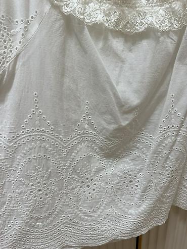 alt geyim: Ağ rəngli pambıq bluz, XS,S-M ölçüyə uyğundur - Model: açıq, enli — 3