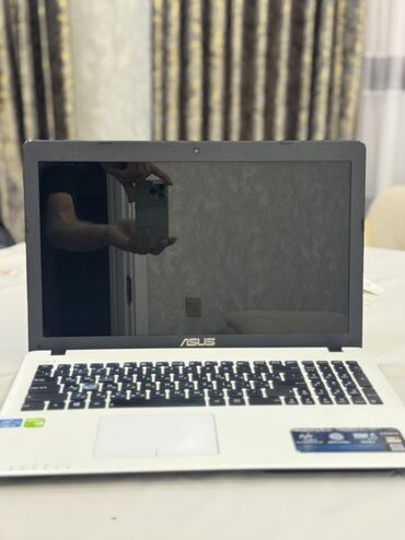 монитор для пк: ASUS noutbuk Xüsusiyyətlər: - Ekran: təxminən 15.6" mat panel, üst
