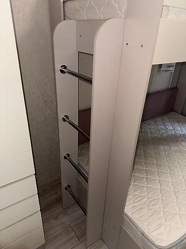bunk bed: Двухъярусная кровать с мягкими изголовьями и местом для хранения — 4