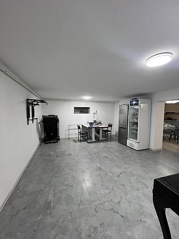Продажа коттеджей и домов: 5 комнат, 220 м², 8 соток, Бишкек, Собственник — 11