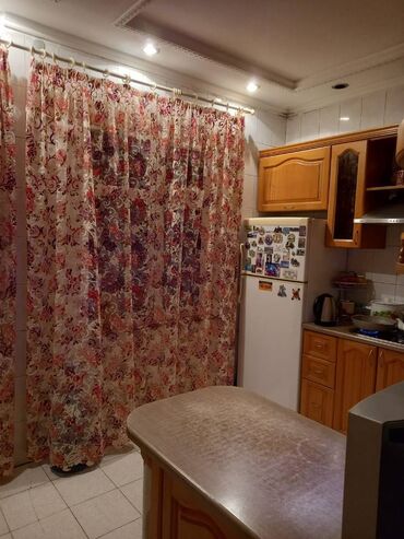 Uzunmüddətli kirayə mənzillər: Mənzil kirayə verilir. Tibb universitet yaninda 3otagli ev — 15