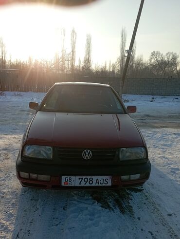 volkswagen golf хэтчбек: Volkswagen Vento: 1996 г., 1.8 л, Механика, Бензин, Седан