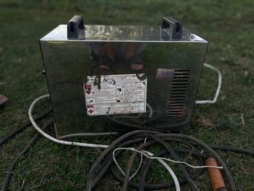шкафы для офиса: Сварочный аппарат в металлическом корпусе, оснащенный двумя ручками
