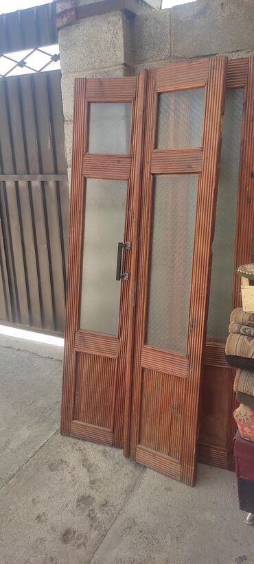 дверь и окно: Эшик сатам, 4 эшик бар, эки ачма, размер 190х80см Баасы 1900 сом дон