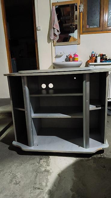 kitablar üçün rəflər: TV stendi / media konsolu - Rəng: boz - Material: laminat taxta (MDF — 1