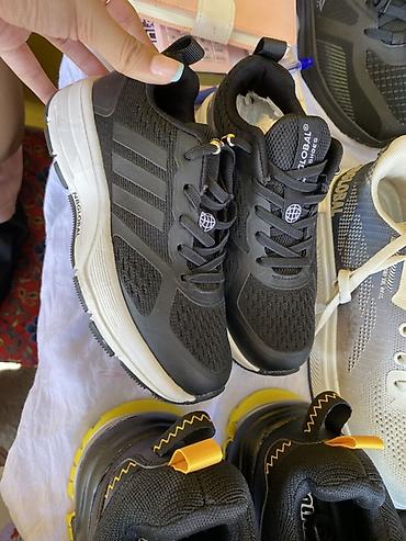 кызыл кия кыз: Эркектердин кроссовкасы, 32, 33, 34, Adidas, Жаңы, түсү - Кара — 3