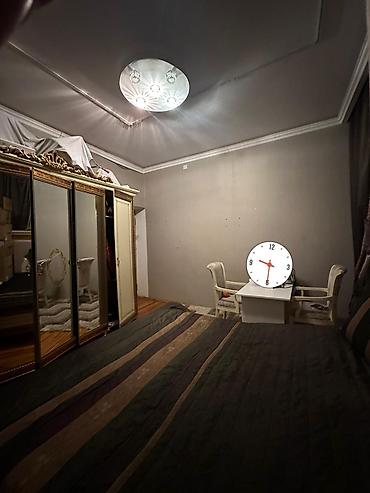 Mənzillər: Bakı, Bakıxanov qəs., 3 otaqlı, Köhnə tikili, m. Neftçilər, 70 kv. m — 3