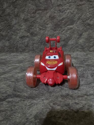 Oyuncaqlar: Uşaq oyuncaqları paketi – müxtəlif fiqurlar və aksesuarlar Tərkib: - — 10